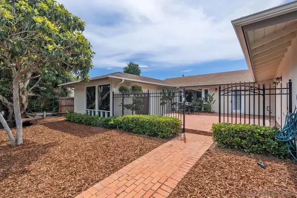 La Jolla, CA 92037,8874 La Jolla Scenic Dr N