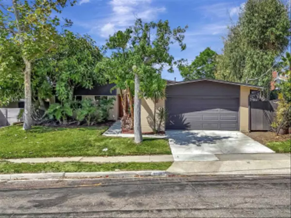 6426 Lake Athabaska Pl, San Diego, CA 92119
