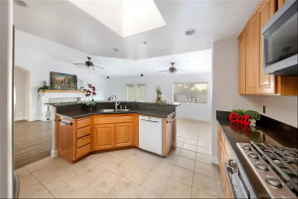 Escondido, CA 92026,10022 Triple J Trl