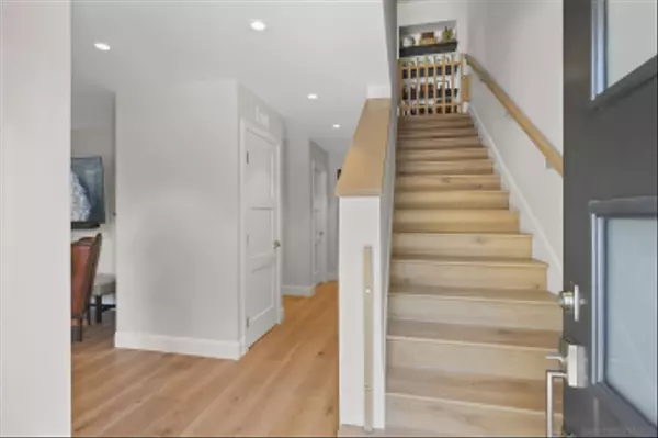 Carlsbad, CA 92008,3325 Lincoln