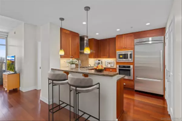 San Diego, CA 92101,700 W E St #2505