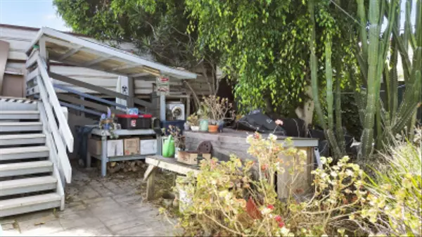 Encinitas, CA 92024,600 N Coast Hwy #1