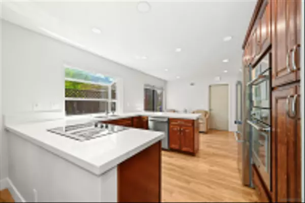San Diego, CA 92128,12977 Camino Emparrado