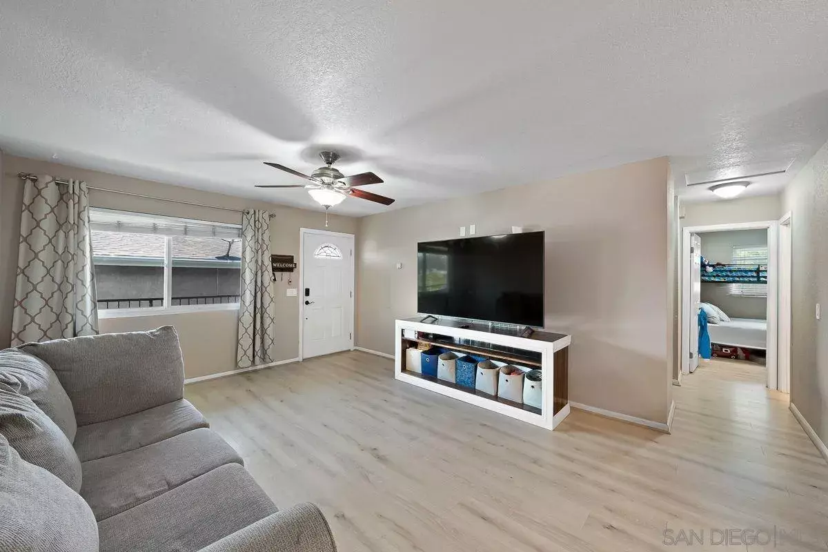 Spring Valley, CA 91977,9938 Buena Vista Drive #14