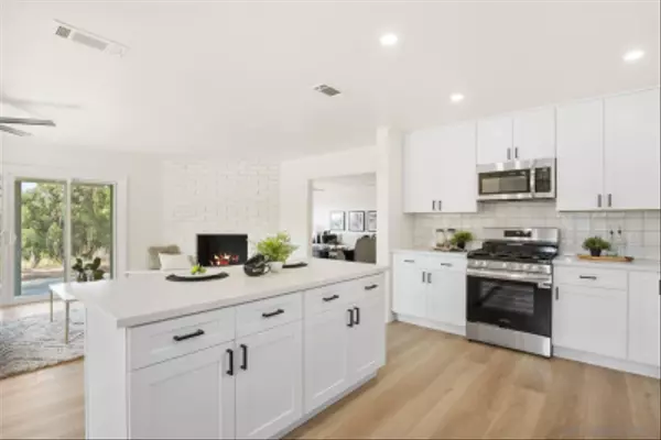 La Mesa, CA 91941,9484-86 La Cuesta Dr