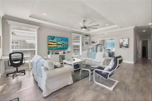 Carlsbad, CA 92011,7313 Santa Barbara St #294
