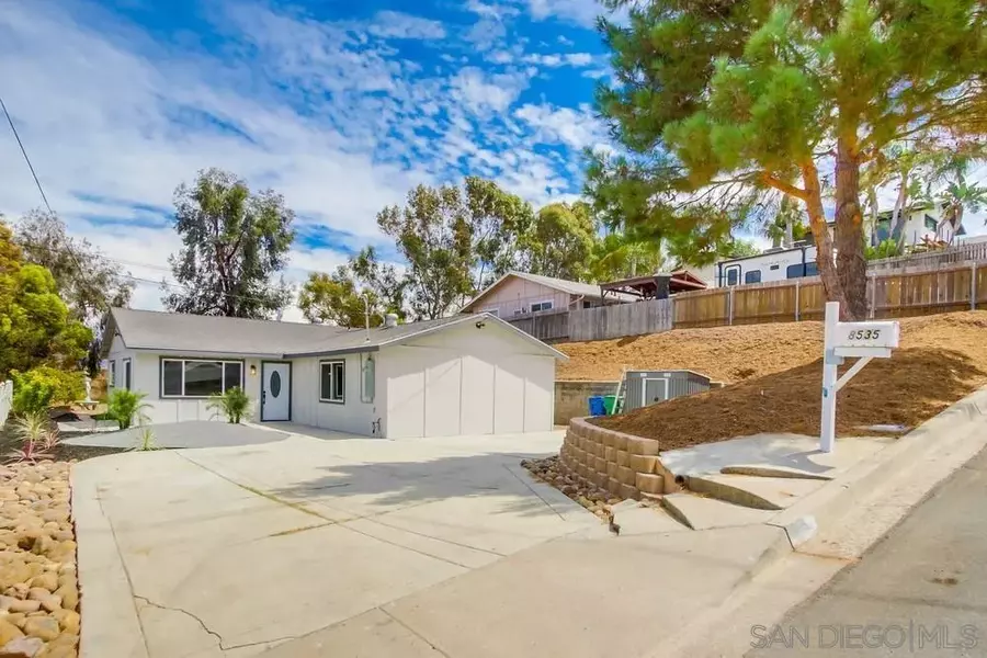 8535 Dobyns Dr, Santee, CA 92071