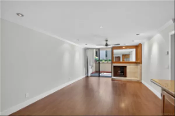 San Diego, CA 92101,750 State St #108