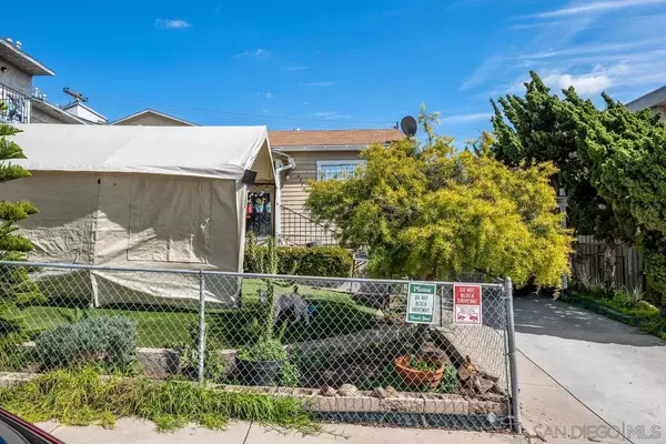 San Diego, CA 92115,4235-4237 49TH ST