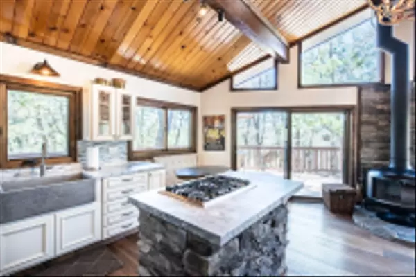 Big Bear Lake, CA 92315,664 Butte Ave