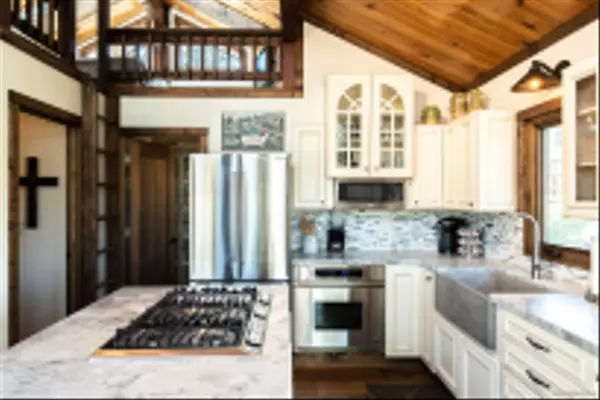 Big Bear Lake, CA 92315,664 Butte Ave