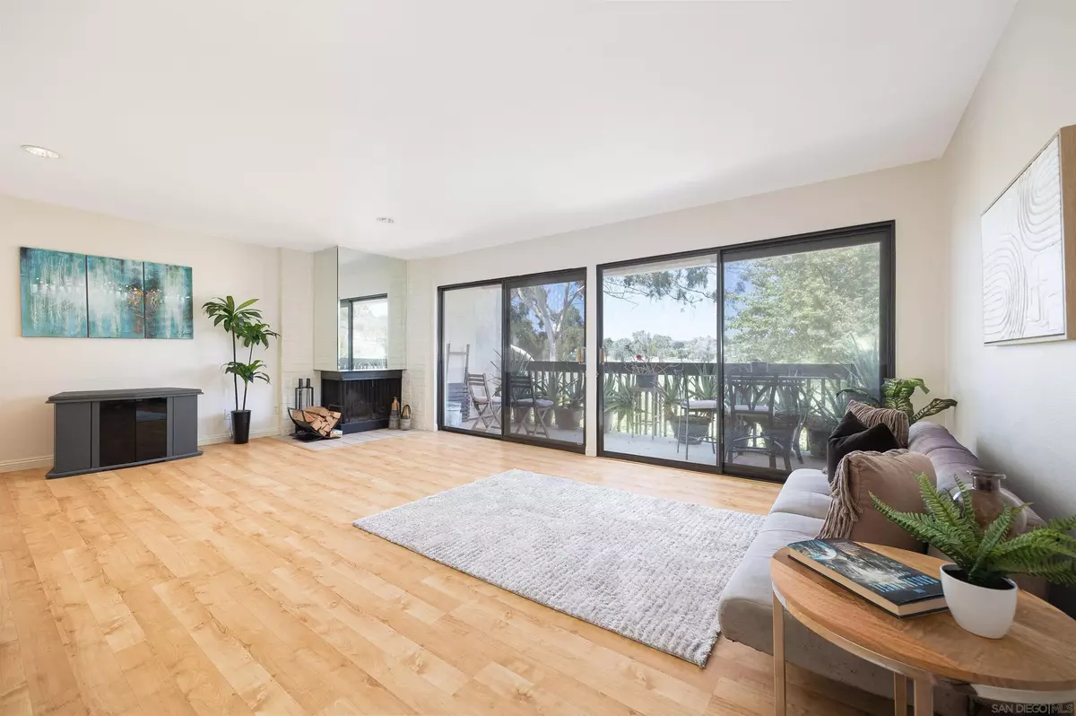 Carlsbad, CA 92009,2503 Navarra Dr #105