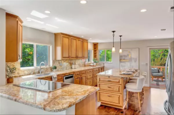 1239 Avocado Summit Dr, El Cajon, CA 92019