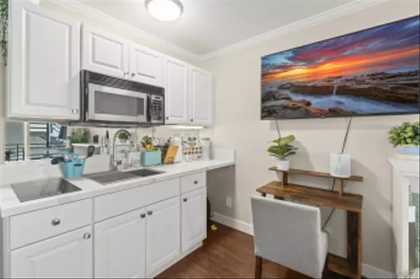San Diego, CA 92106,1021 Scott St ##103