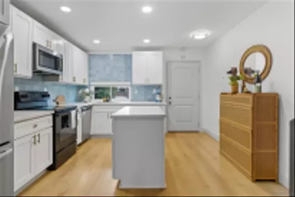 San Diego, CA 92111,7797 Stalmer St. #1F