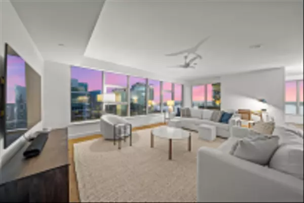 San Diego, CA 92101,1388 Kettner Blvd #3205