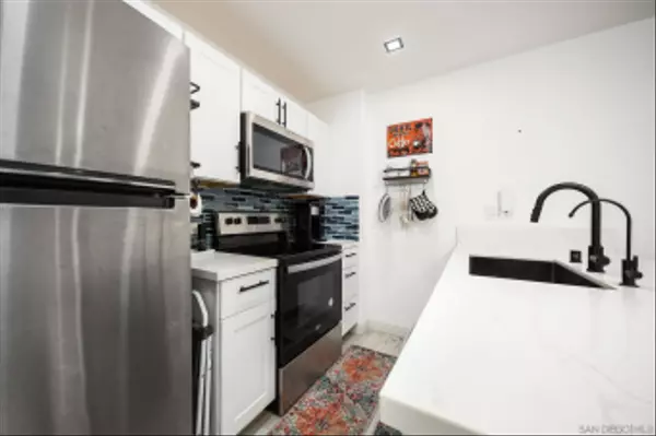 San Diego, CA 92107,4380 Temecula St #4