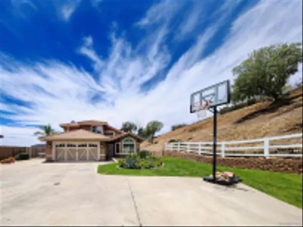 9410 Brian Way, El Cajon, CA 92021