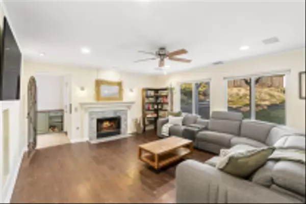 Oceanside, CA 92056,1328 Woodhaven Dr