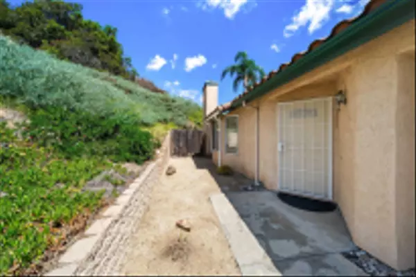 Escondido, CA 92027,1884 Loreto Gln