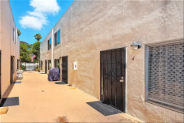 San Diego, CA 92110,5725 Linda Vista Raod #4