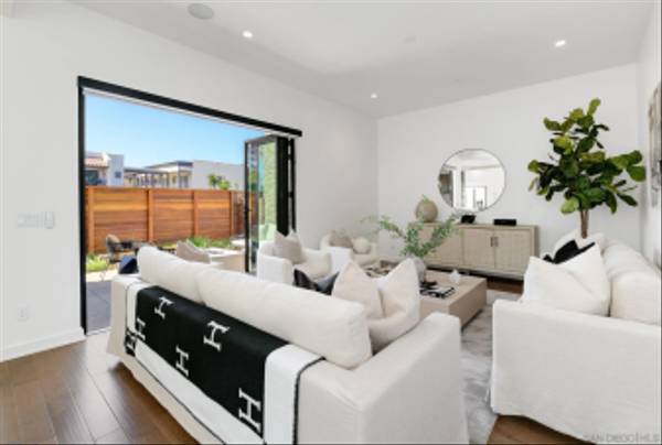 Solana Beach, CA 92075,731 Valley Ave