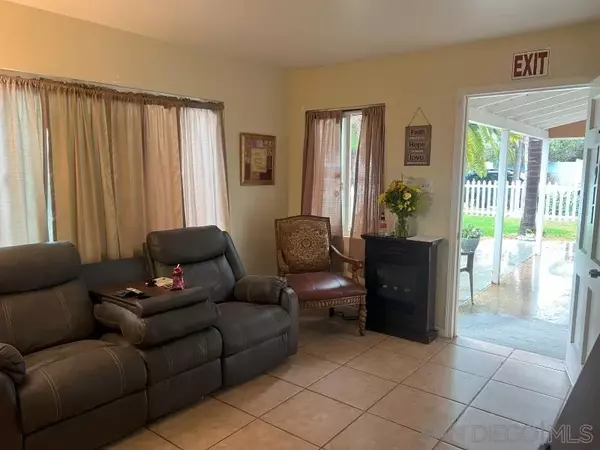 Oceanside, CA 92054,1909-1911 S S Freeman St