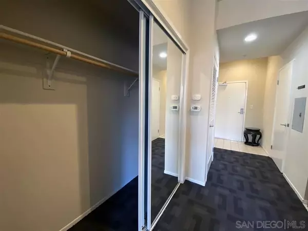 San Diego, CA 92101,445 Island #312