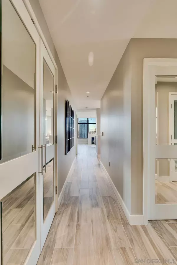 San Diego, CA 92101,700 W E St #2404