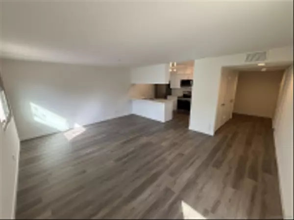 San Diego, CA 92110,4012 Valeta St #304
