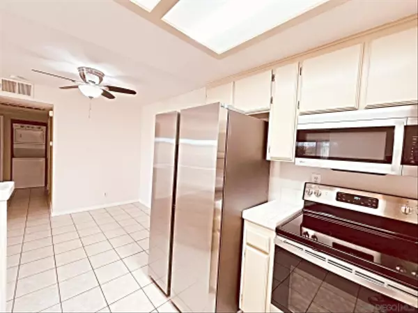 Escondido, CA 92025,2425 Cranston Dr #211