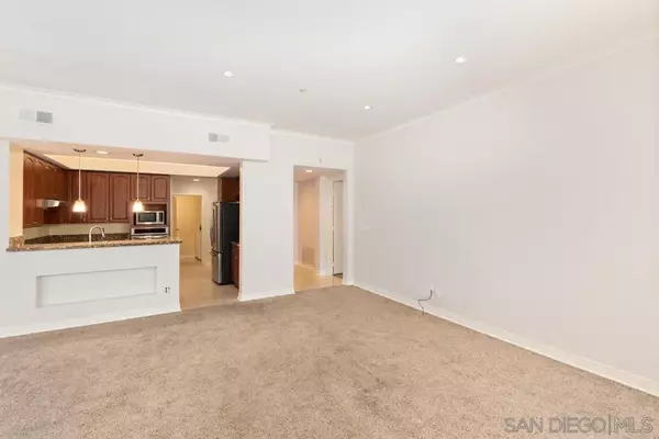 San Diego, CA 92101,650 Columbia St #211