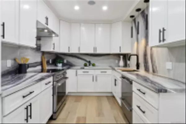 San Diego, CA 92101,700 Front St #1402