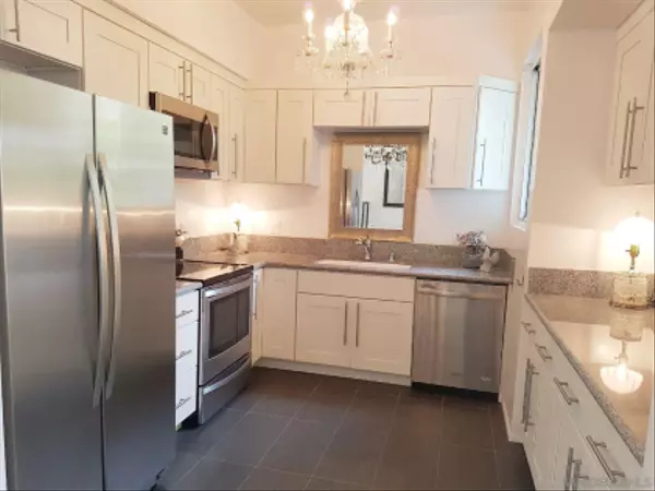 La Jolla, CA 92037,5383 Chelsea St #306