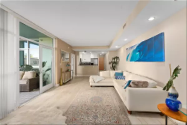 San Diego, CA 92101,850 Beech St #701