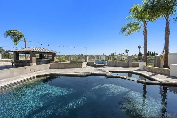 Bonita, CA 91902,376 Canyon Ridge