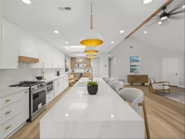 Oceanside, CA 92056,4994 Alicante Way