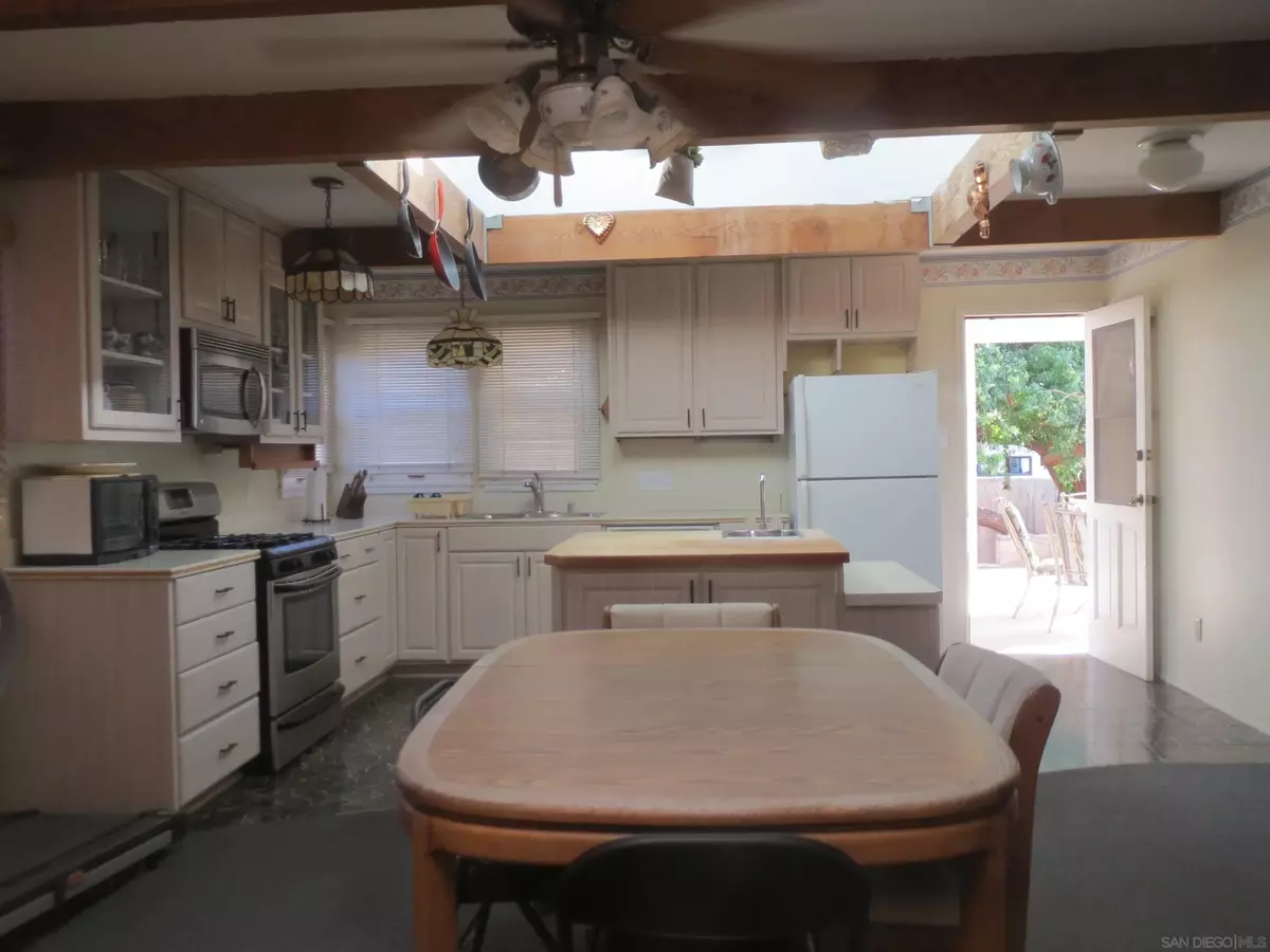 San Diego, CA 92117,3571 Idlewild Way