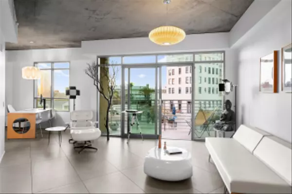 San Diego, CA 92101,801 Ash St #405