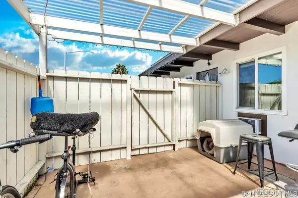 Vista, CA 92083,157-59 Natal WAY