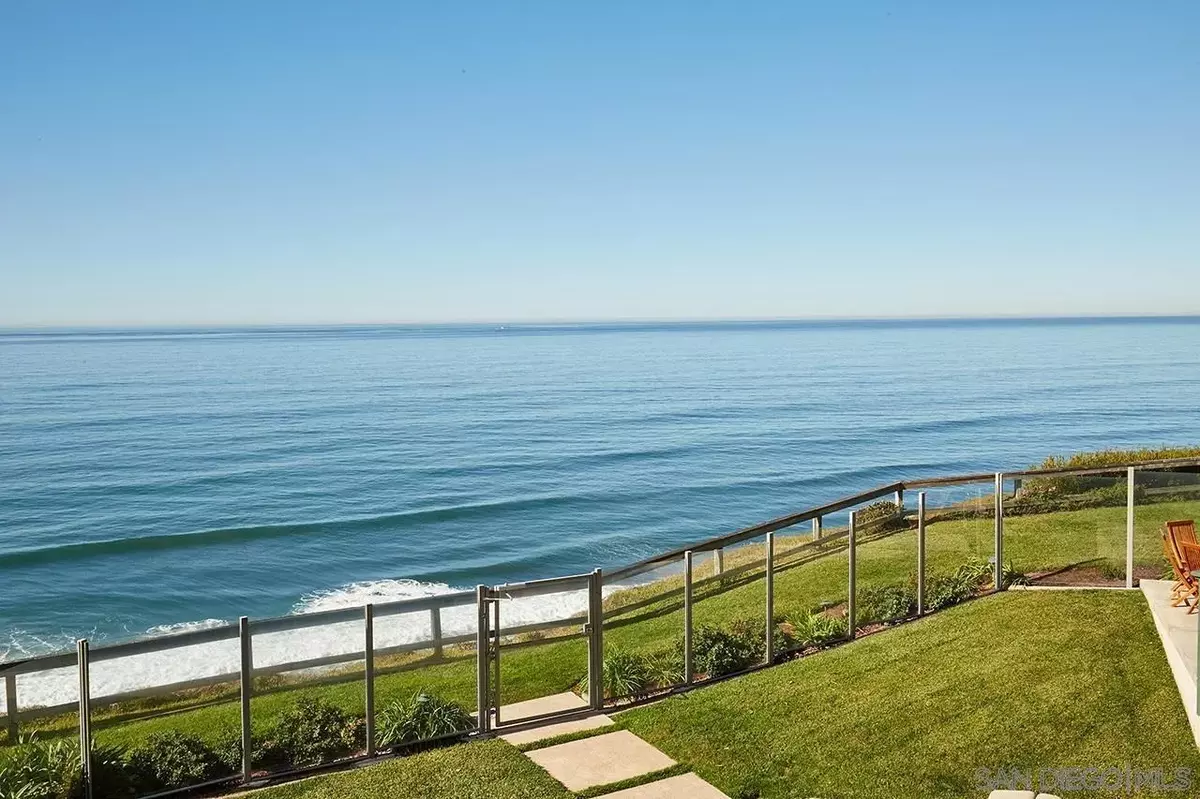 Encinitas, CA 92024,940 Sealane Dr #5