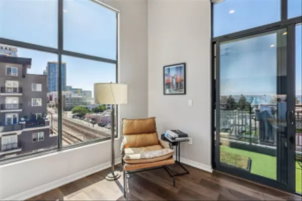 San Diego, CA 92101,1750 Kettner Blvd #414