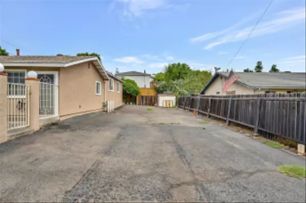 Lakeside, CA 92040,12004-06 Winter Gardens Dr