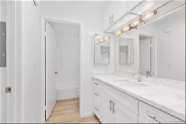San Diego, CA 92109,4621 Lamont St #1A
