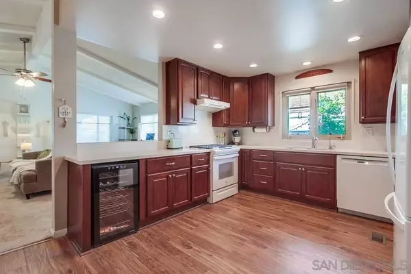 Escondido, CA 92026,1810 Lynx Glen