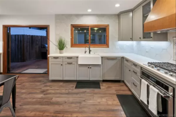 San Diego, CA 92117,4407 Dakota Drive