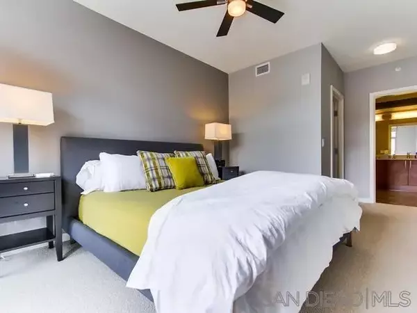 San Diego, CA 92101,800 The Mark Ln #809
