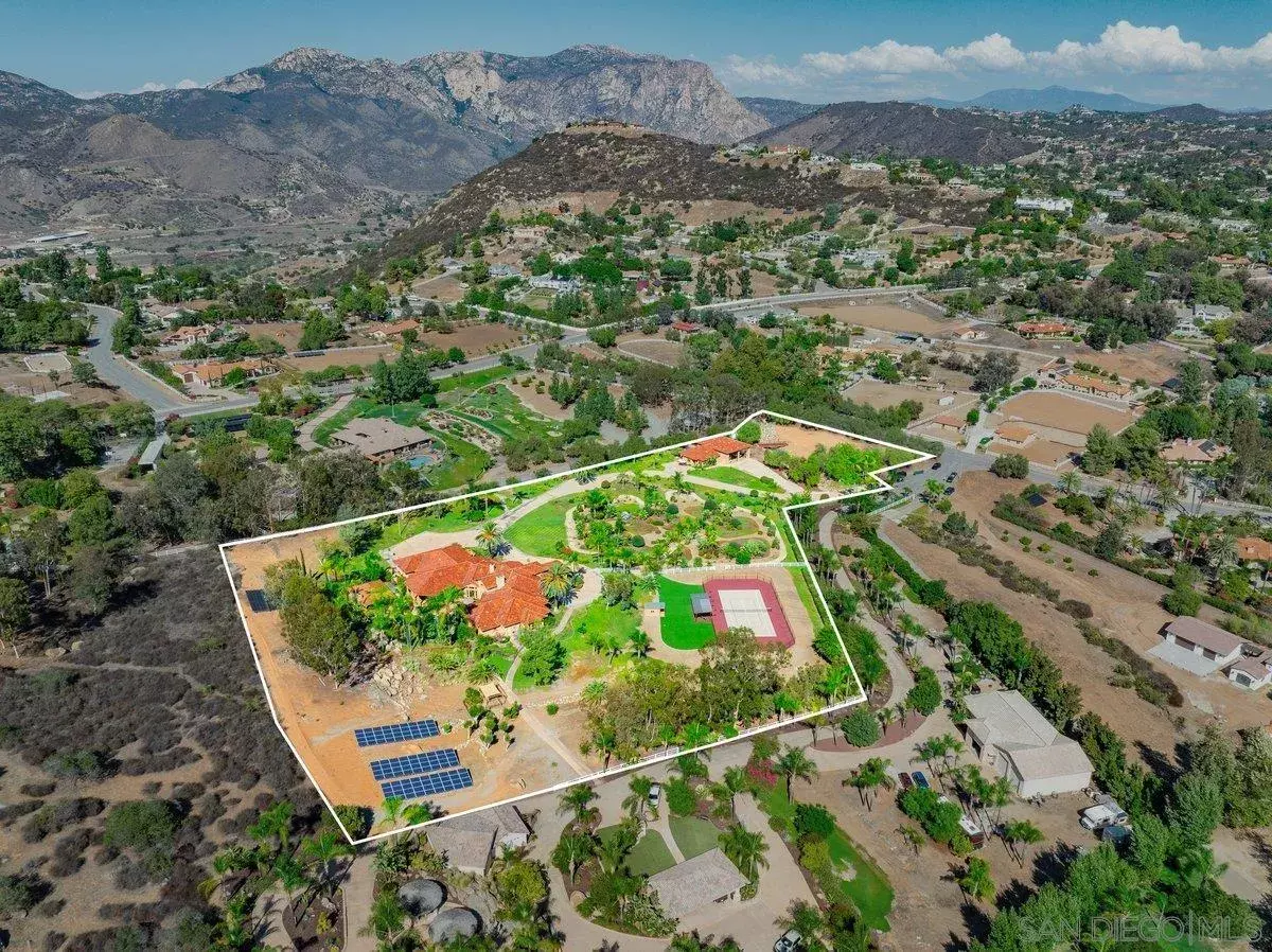 El Cajon, CA 92021,15397 Rock Creek Ln