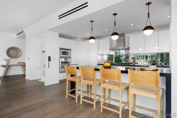 Los Angeles, CA 90048,9000 W 3rd #201