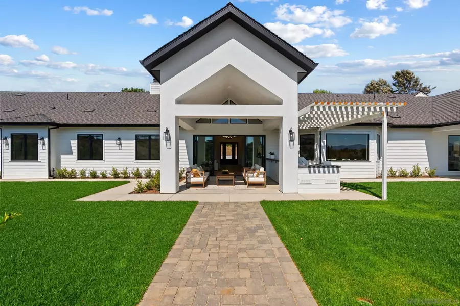 5120 Creek Oak Dr, Fallbrook, CA 92028